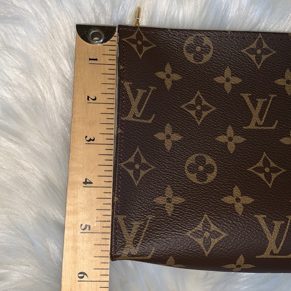 Louis Vuitton Toiletry 19 - Picture 6 of 15